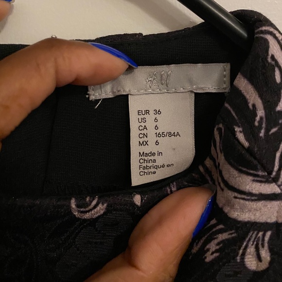 Black dress with front pattern - Picture 3 of 3